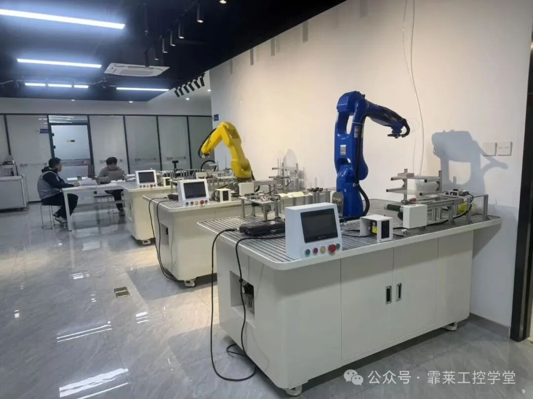 PLC 与工业机器人就业前景对比解析